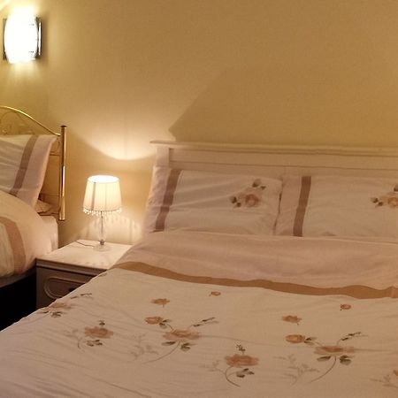 אינברנס Christines Guest House מראה חיצוני תמונה