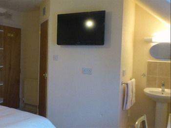 אינברנס Christines Guest House מראה חיצוני תמונה