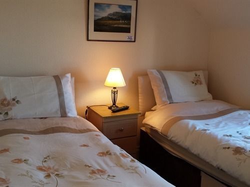 אינברנס Christines Guest House מראה חיצוני תמונה