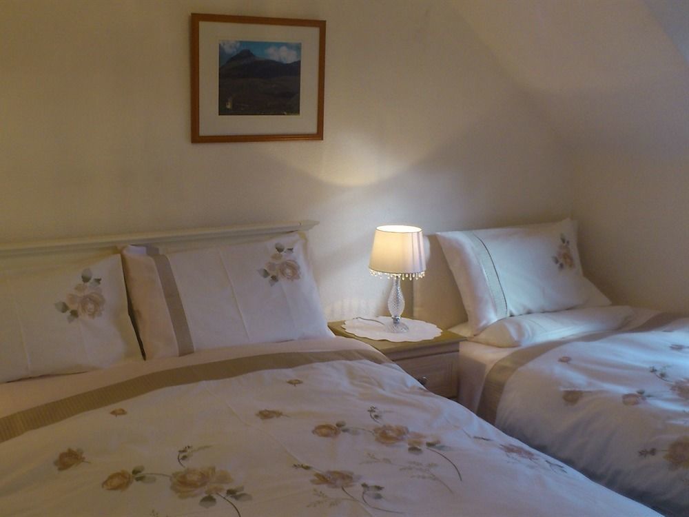 אינברנס Christines Guest House מראה חיצוני תמונה